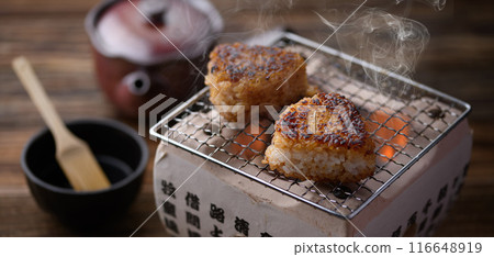Make grilled rice balls on a charcoal grill 116648919