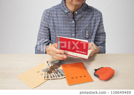 Image of pension book and money 116649489