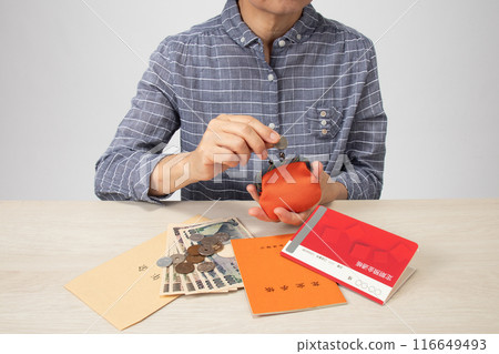 Image of pension book and money 116649493