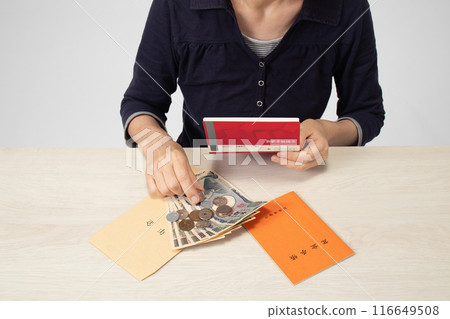 Image of pension book and money 116649508