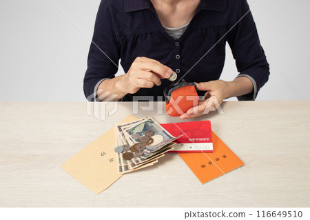 Image of pension book and money 116649510