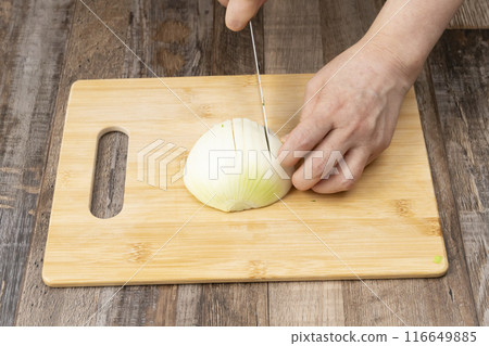 Cutting onions, cutting board, knife, making chive rice bowl Cutting onions, cutting board, knife, making chive rice bowl 116649885