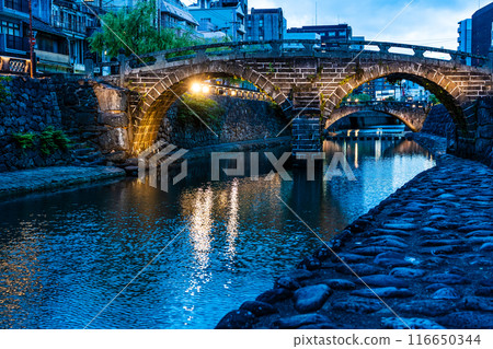 中島川和眼鏡橋的夜燈光【長崎市】 116650344