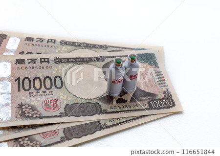 Image of LP gas bill payments and household finances using the new 2024 banknotes 116651844