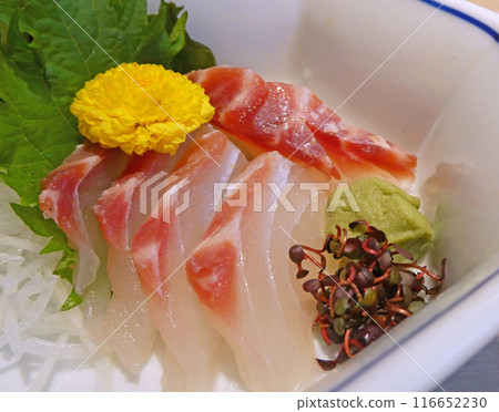 A photo of red sea bream sashimi with a mellow and elegant cherry blossom color A photo of red sea bream sashimi with a mellow and elegant cherry blossom color 116652230