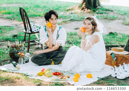 Picnic wedding, pre-wedding photo shoot 116653300