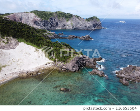 Oura Beach is located on the northeast coast of Shikinejima Island in Tokyo JAPAN and is a sandy and secluded place to relax 116653504