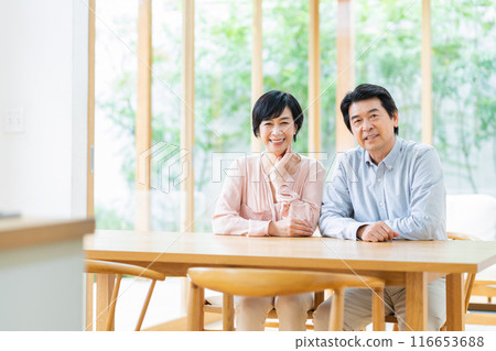 A middle-aged couple relaxing in the living room 116653688