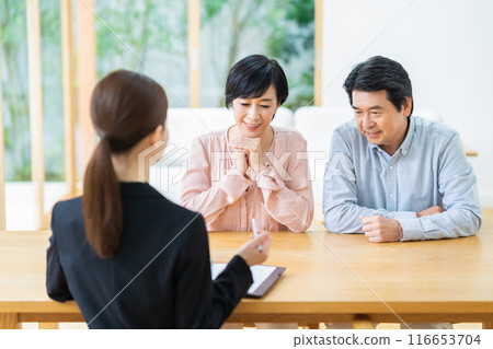 中年夫婦與顧問諮詢 116653704