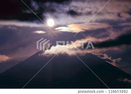 Mount Fuji and the sunset at Nagao Pass in Gotemba City, Shizuoka Prefecture 116653892