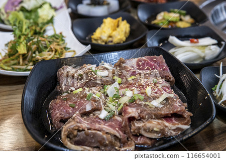 Korean bbq Marinated Grilled Beef Ribs 116654001