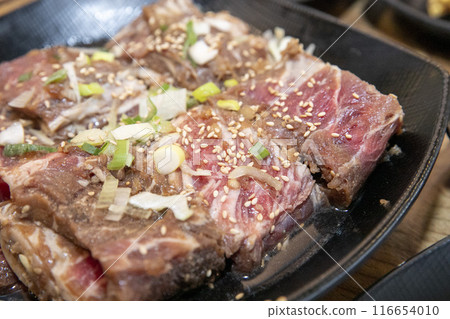 Korean bbq Marinated Grilled Beef Ribs 116654010