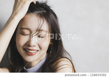 long hair woman long hair woman 116654392