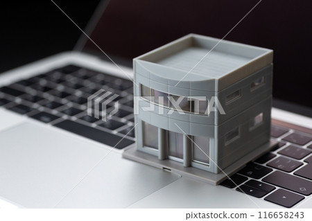 辦公樓和個人電腦 116658243