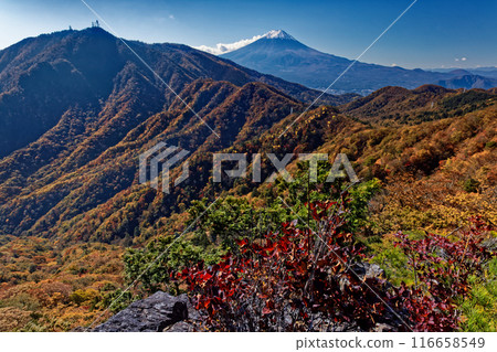 從本社伽丸和築岩岩看到的秋葉富士山 116658549