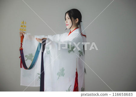 Shrine maiden dancing with kagura bells Shrine maiden dancing with kagura bells 116658683
