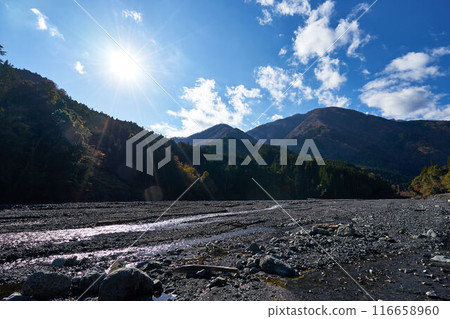 山梨縣大城川佐房大壩上游的秋葉 116658960