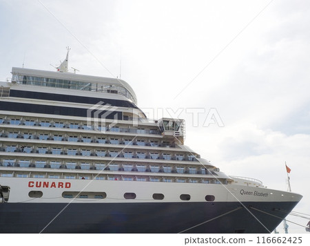 Shizuoka Prefecture, Shimizu Port, Queen Elizabeth, April 116662425