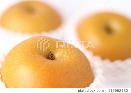 Gift pear (variety name: Akizuki) 116662580