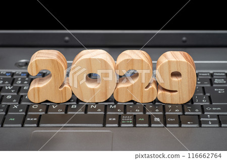 筆記型電腦上的 2029 個數字 116662764