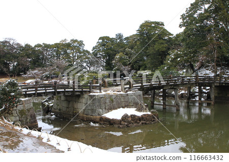 "Snow Scenery at Genkyuen Garden" in Hikone City, Shiga Prefecture 116663432