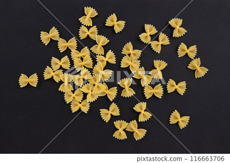 heap farfalle pasta on black background, top view 116663706