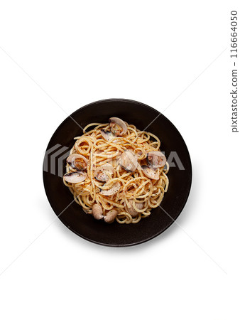 spaghetti vongole, venerki, homemade, no people, on a white background, isolate, 116664050