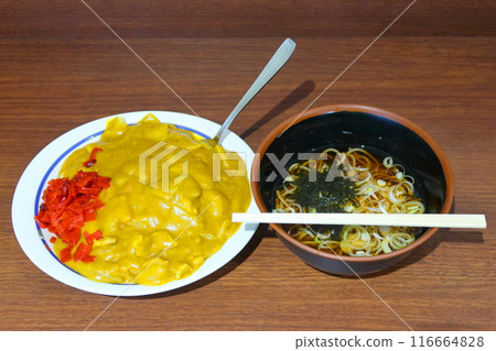 立式咖哩飯和半蕎麥麵 116664828