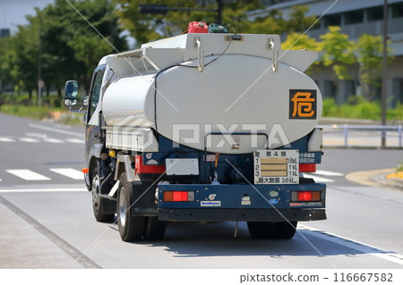 Image of tank truck 116667582