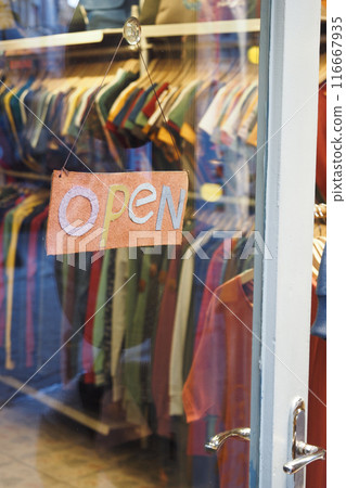 open text on paper hanging on cafe door open text on paper hanging on cafe door 116667935