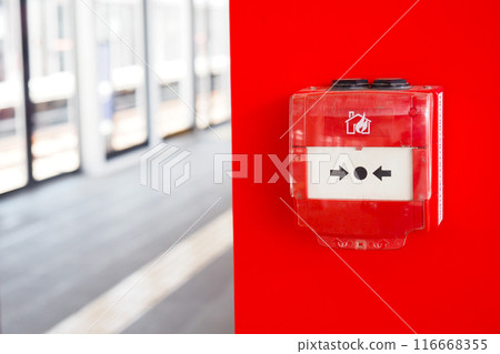 Red fire alarm button on wall , Red fire alarm button on wall , 116668355
