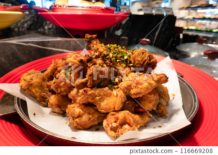 spicy fried chicken 116669208
