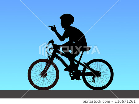 一個戴著頭盔騎自行車的男孩的剪影 116671261
