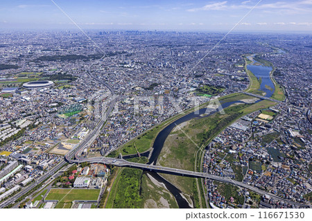 從玉川稻城大橋眺望市中心。 116671530