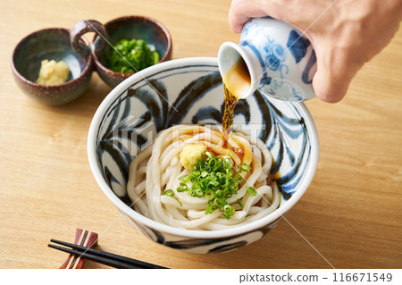 Chilled udon noodles with chilled noodles 116671549