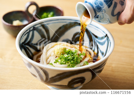 冷凍烏冬面和冷面 冷凍烏冬面和冷面 116671556