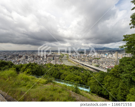 多雲的天空覆蓋的城市景觀 多雲的天空覆蓋的城市景觀 116671558