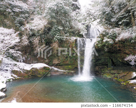 Jion Falls in the frozen winter, Yamaura, Kuju-machi, Kuju-gun, Oita Prefecture 116674154