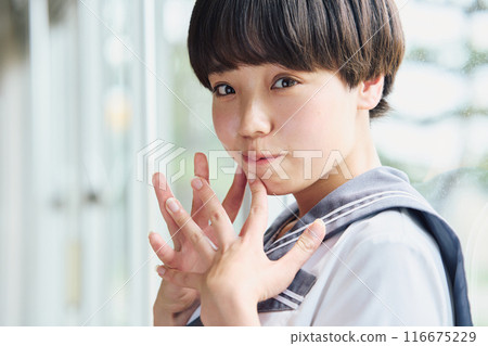 學校女孩帶著微笑 學校女孩帶著微笑 116675229