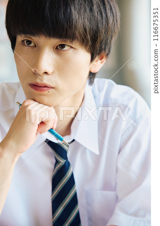 Boys studying to study 116675351