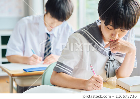 High school students studying High school students studying 116675730