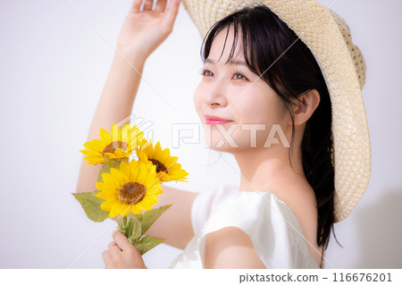 美麗度假村形象穿著白色洋裝的女人 美麗度假村形象穿著白色洋裝的女人 116676201