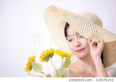 美麗度假村形象穿著白色洋裝的女人 116676258