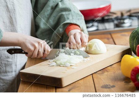 Woman cooking in the kitchen 116676485