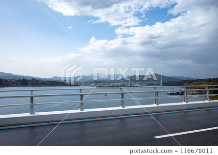 從氣仙沼大橋大橋看到的氣仙沼灣跨海大橋 從氣仙沼大橋大橋看到的氣仙沼灣跨海大橋 116678011