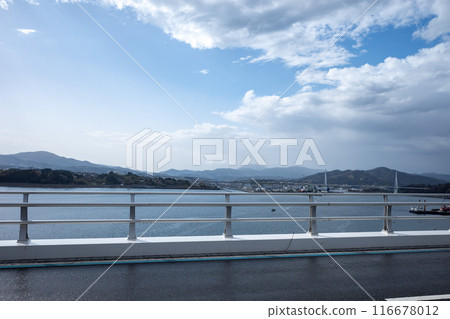 從氣仙沼大橋大橋看到的氣仙沼灣跨海大橋 從氣仙沼大橋大橋看到的氣仙沼灣跨海大橋 116678012