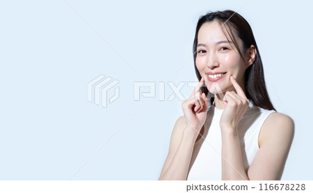 一個擁有美麗牙齒的女人的形象 116678228