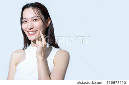 一個擁有美麗牙齒的女人的形象 116678230