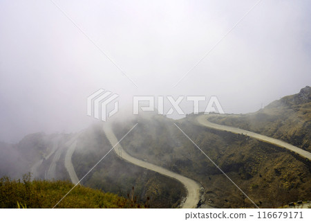 THE BEAUTIFUL ZIG ZAG ROAD WITH CLOUDY WEATHER IN SILK ROUTE SIKKIM 116679171