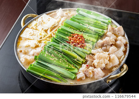 福岡名產內臟火鍋,搭配大量韭菜 福岡名產內臟火鍋,搭配大量韭菜 116679544